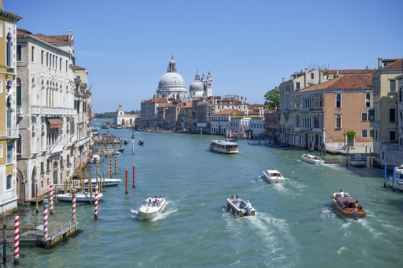 detailed map of Venice canals