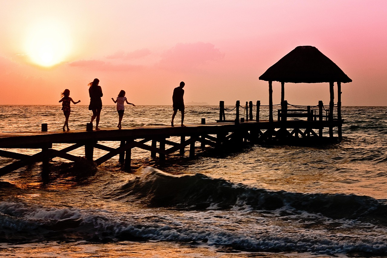 family enjoying Flor Beach